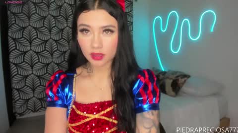 Samantha Estephania  online show from 9, 3, 2025