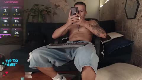 Snapshot of rogert_xx chatting on 8, 2, 2025 Rogert online show from 8, 2, 2025