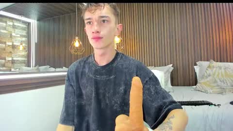 Snapshot of rolito18_ chatting on 1, 3, 2025 twink juli online show from 1, 3, 2025