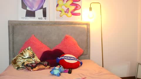 Snapshot of ronieeplay chatting on 8, 10, 2025 Roni online show from 8, 10, 2025