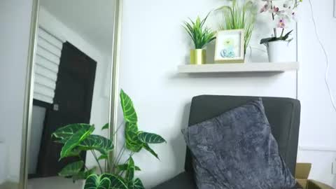 Snapshot of ronieeplay chatting on 2, 12, 2025 Roni online show from 2, 12, 2025