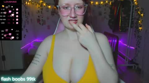 Snapshot of roniya_v chatting on 5, 3, 2025 Spicy lady Kristy online show from 5, 3, 2025