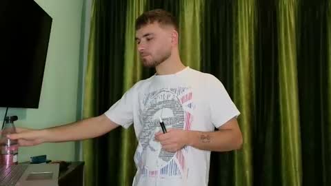 Snapshot of ronny_rian chatting on 17, 12, 2025 Ronny online show from 17, 12, 2025