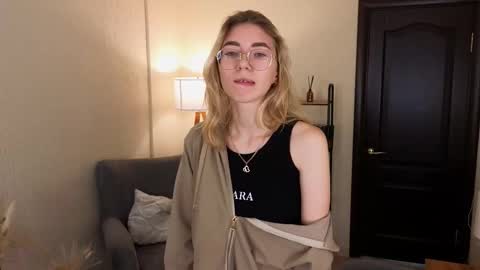 Snapshot of rosa_jones_ chatting on 8, 10, 2025 Emma online show from 8, 10, 2025