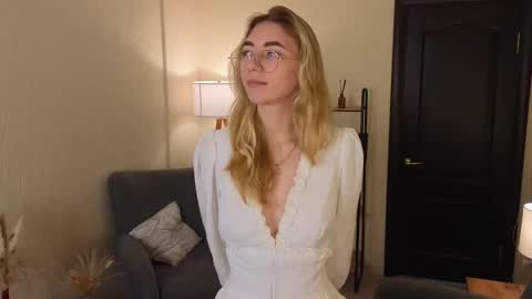 Snapshot of rosa_jones_ chatting on 9, 10, 2025 Emma online show from 9, 10, 2025