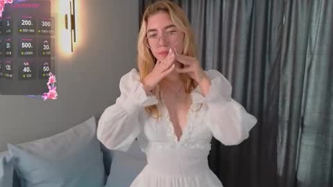 Snapshot of rosa_jones_ chatting on 13, 10, 2025 Emma online show from 13, 10, 2025