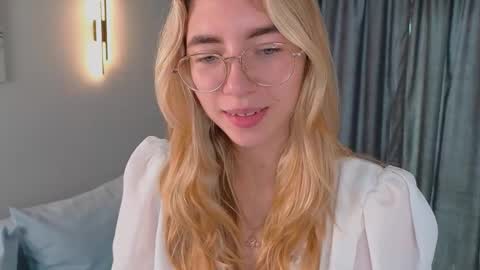 Snapshot of rosa_jones_ chatting on 14, 10, 2025 Emma online show from 14, 10, 2025