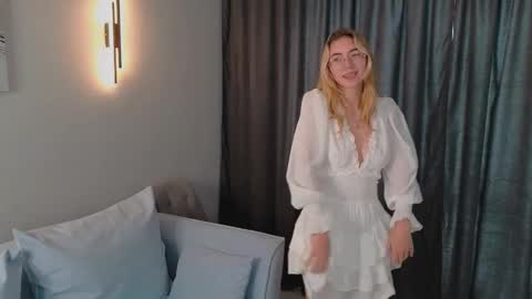 Snapshot of rosa_jones_ chatting on 20, 10, 2025 Emma online show from 20, 10, 2025
