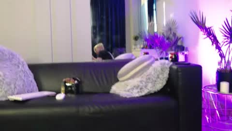 Snapshot of rosacatalleya chatting on 5, 7, 2026 Rose online show from 5, 7, 2026