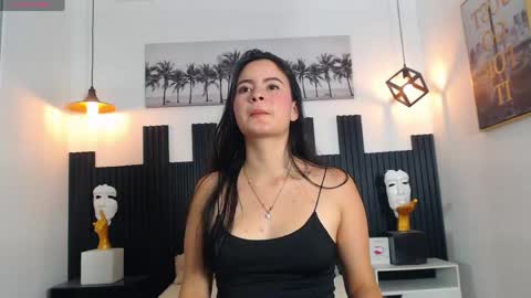 Snapshot of rosaliea chatting on 28, 4, 2026 R O S A L I A online show from 28, 4, 2026