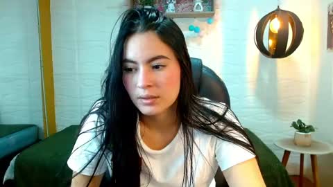 Snapshot of rosaliea chatting on 27, 5, 2026 R O S A L I A online show from 27, 5, 2026