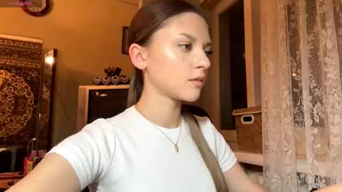 Snapshot of rosanareichelt chatting on 16, 12, 2025 Mona online show from 16, 12, 2025