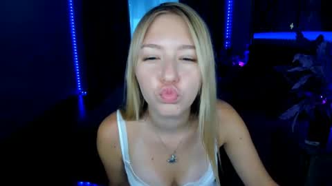 Snapshot of rosarising chatting on 18, 6, 2026 RosaRising online show from 18, 6, 2026