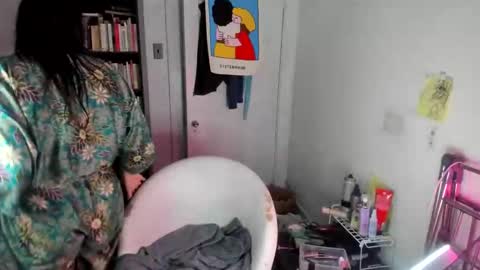 rose257044 online show from 5, 10, 2025