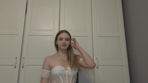 Snapshot of rose_quartz007 chatting on 16, 12, 2025 Luna online show from 16, 12, 2025