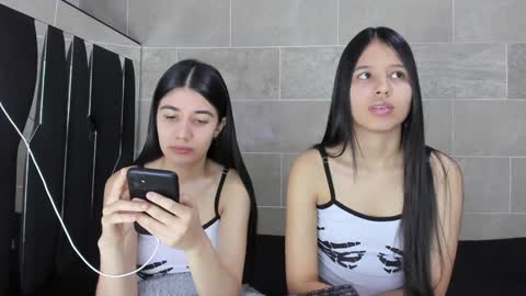 Rose y Miah online show from 23, 12, 2024