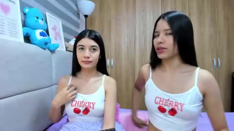 Snapshot of roseandmiah chatting on 17, 6, 2026 Rose y Miah online show from 17, 6, 2026
