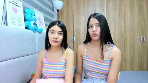 Snapshot of roseandmiah chatting on 23, 6, 2026 Rose y Miah online show from 23, 6, 2026
