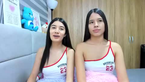 Snapshot of roseandmiah chatting on 25, 6, 2026 Rose y Miah online show from 25, 6, 2026