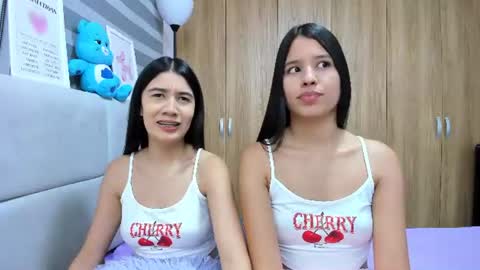 Snapshot of roseandmiah chatting on 4, 7, 2026 Rose y Miah online show from 4, 7, 2026