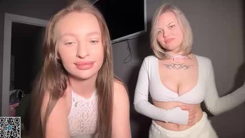 Sophie and Sarah online show from 7, 3, 2026