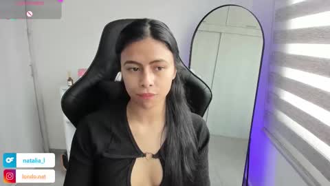 Snapshot of roseparis chatting on 25, 11, 2025 Nat online show from 25, 11, 2025