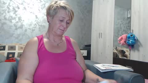 Snapshot of roses_and_lillies chatting on 22, 10, 2025 Lovepinklilly online show from 22, 10, 2025