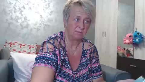 Snapshot of roses_and_lillies chatting on 2, 11, 2025 Lovepinklilly online show from 2, 11, 2025