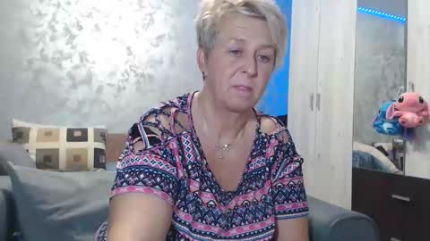 Snapshot of roses_and_lillies chatting on 13, 11, 2025 Lovepinklilly online show from 13, 11, 2025