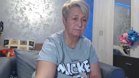 Snapshot of roses_and_lillies chatting on 17, 11, 2025 Lovepinklilly online show from 17, 11, 2025