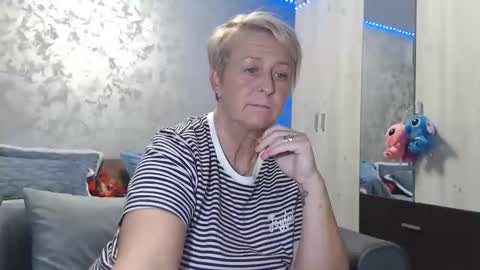 Snapshot of roses_and_lillies chatting on 20, 11, 2025 Lovepinklilly online show from 20, 11, 2025