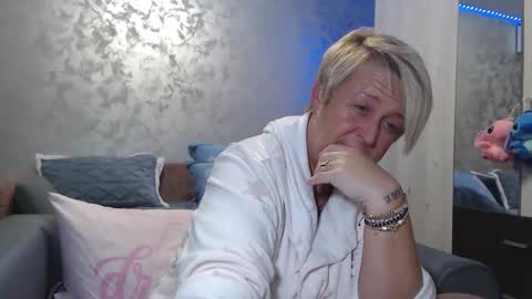 Snapshot of roses_and_lillies chatting on 5, 12, 2025 Lovepinklilly online show from 5, 12, 2025