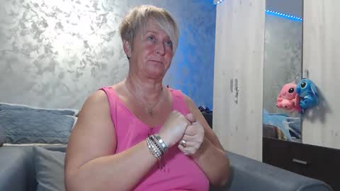 Snapshot of roses_and_lillies chatting on 12, 1, 2026 Lovepinklilly online show from 12, 1, 2026