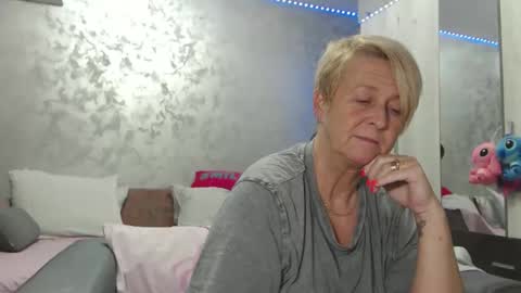 Lovepinklilly online show from 14, 4, 2026