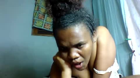 Snapshot of rosia22 chatting on 28, 9, 2025 rosia22 online show from 28, 9, 2025