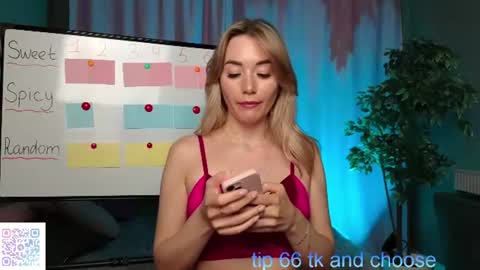 Snapshot of rosie_mac chatting on 25, 6, 2026 Rosie online show from 25, 6, 2026
