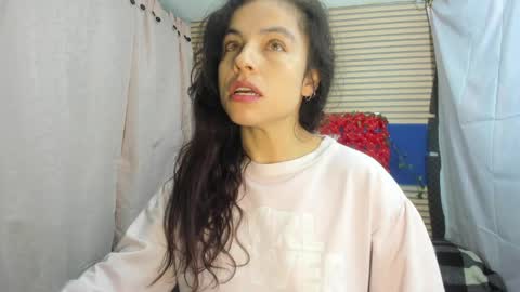Snapshot of rosse_25 chatting on 26, 5, 2026 Would you like to help me with supplementation and sports suits so I can compete in powerlifting online show from 26, 5, 2026