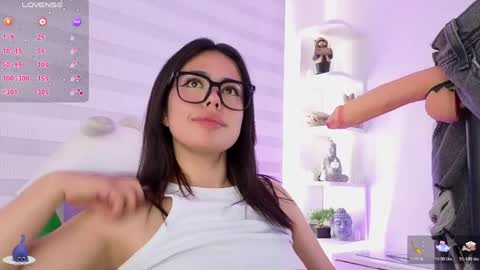 Snapshot of rosse_amyy chatting on 13, 5, 2026 online show from 13, 5, 2026