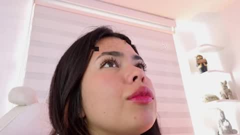 Snapshot of rosse_amyy chatting on 18, 5, 2026 online show from 18, 5, 2026