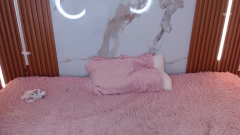 Snapshot of rosselyn_ chatting on 23, 11, 2025 Rossi Hill online show from 23, 11, 2025