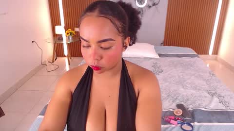 Snapshot of rosselyn_ chatting on 5, 3, 2026 Rossi Hill online show from 5, 3, 2026