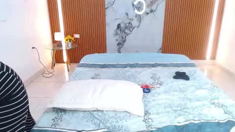 Snapshot of rosselyn_ chatting on 8, 3, 2026 Rossi Hill online show from 8, 3, 2026