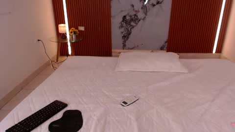 Snapshot of rosselyn_ chatting on 5, 4, 2026 Rossi Hill online show from 5, 4, 2026