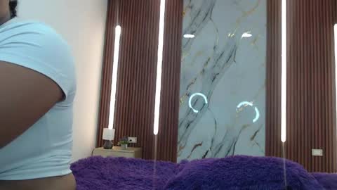 Snapshot of rosselyn_ chatting on 11, 4, 2026 Rossi Hill online show from 11, 4, 2026