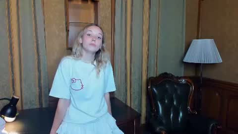 Snapshot of rossiehendsbee chatting on 15, 7, 2026 Anne online show from 15, 7, 2026