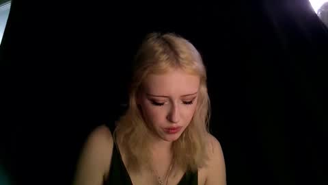 Snapshot of rosy_petal chatting on 13, 10, 2025 rosy_petal online show from 13, 10, 2025