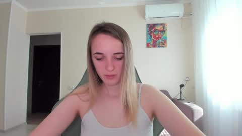 Snapshot of rousereed chatting on 27, 4, 2026 Rouse online show from 27, 4, 2026