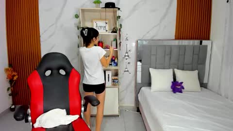 Snapshot of roussescoot chatting on 19, 11, 2025 roussescoot online show from 19, 11, 2025