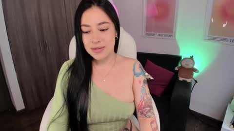 Snapshot of roxana_04_ chatting on 10, 11, 2025 Rox online show from 10, 11, 2025