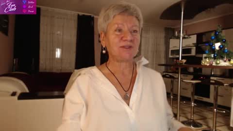 Snapshot of roxana_brooks chatting on 2, 1, 2025 Roxana online show from 2, 1, 2025